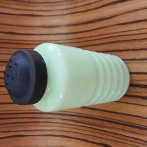 Vintage Jeanette Jadeite Green Beehive (1) Spice Jar Mid Century Kitchen